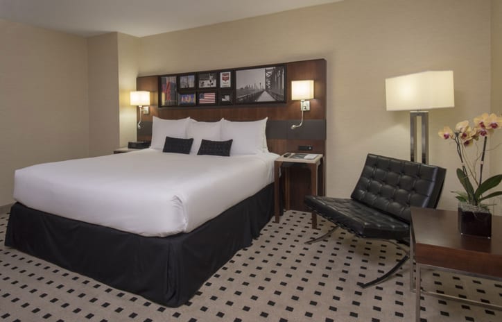 Warwick Rittenhouse - Signature Room King